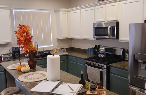 Drexel Heights House | Spacious Stargazing Sleeps 8-10 Secret Gem 4BR, HotTub, Treadmill, Keyless Entry