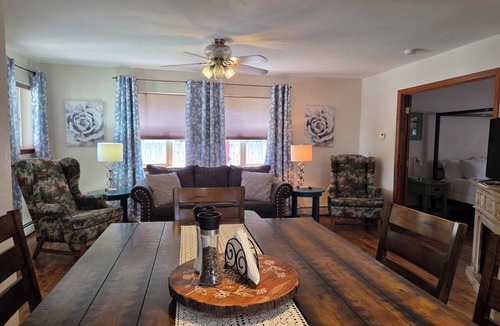 Alamosa House | Spacious - Three king rooms, two living rooms in a quiet neighborhood