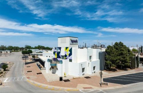 Artesia Hotel | Spark by Hilton Artesia