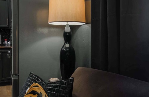 South Broadway Apartment | "Speakeasy Suite" @ ArnoTriplex!