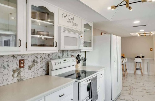 Northeast Carrollton House | Spectacular 4BR/2.5B Home with Pool and Grill
