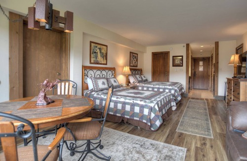Purgatory Cabin | Spectacular Palisade Panorama | AC, Pool, Hot Tub, Golf & Ski