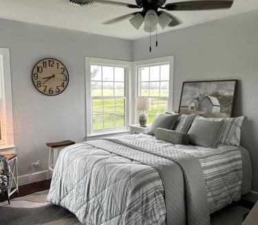 Carmine House | Spectacular Secluded Cottage in Round Top, Texas