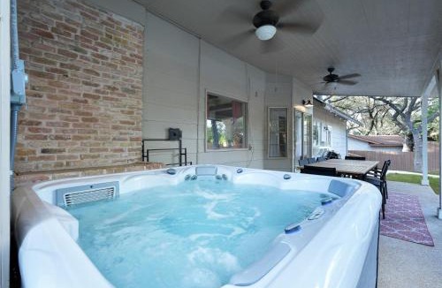 Vance Jackson House | Sportscourt & Pool Indoor Slide~Games~ Family Fun