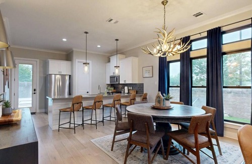 College Hills Estates House | Stadium View - 1.4 miles to Kyle Field
