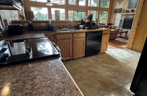 Bear Park Cabin | Stargazing Family Cabin, 2mi to Shopping & Hiking Trls. 2BR+Loft/Office, 2.5BA.