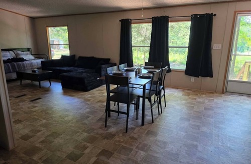 Quitman House | Stay at Lazy Lure just minutes to several surrounding lakes