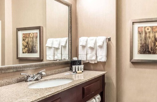 Mineral Wells Hotel | Stay at Red Lion Inn, 2 Queen Beds w/Pool, Free Breakfast, Wifi, and Parking!
