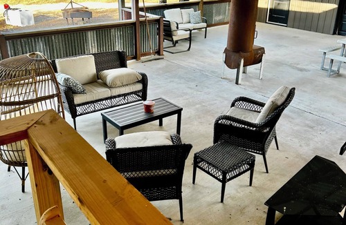 Alba House | Stay at Woody's Porch! Perfect 3-bedroom house in lovely Alba Texas
