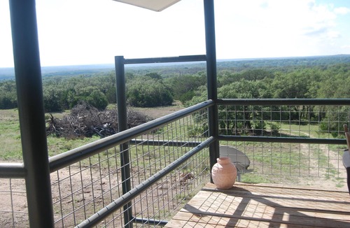 Harper House | Stay on a ranch in the Texas Hill Country relax and visit nearby wine country!