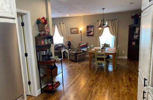 Fort Worth House | StockYards!-1 block away ! Cowboy Cottage sleeps 9