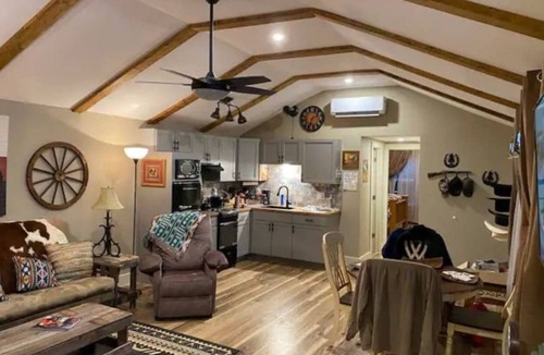 Fort Worth Cabin | Stockyards-Walk 1.5 Block to StockYards-Cowboy Cabin, TCU close by