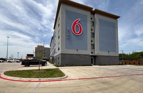 White Rock Hills Hotel | Studio 6 Dallas, TX – Fair Park