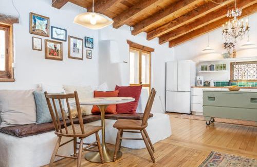 West Manhattan House | Stunning Artful Adobe - Super Walkable Location - Cozy and Comfortable