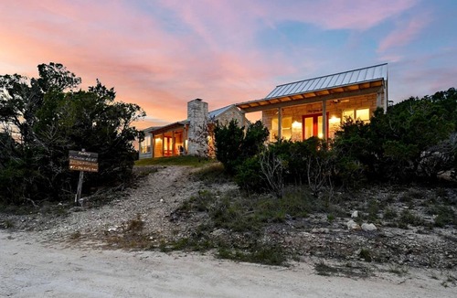 Dripping Springs Cottage | Stunning Cottage with Fantastic Views for a Romantic Escape near Austin, Texas