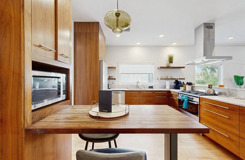 Travis Heights House | Stunning dog-friendly house w/private gas grill & deck -steps to South Congress