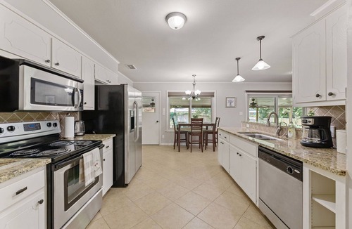 Scofield Farms House | Stunning home near Downtown Austin - Minutes from The Domain & Q2 Stadium