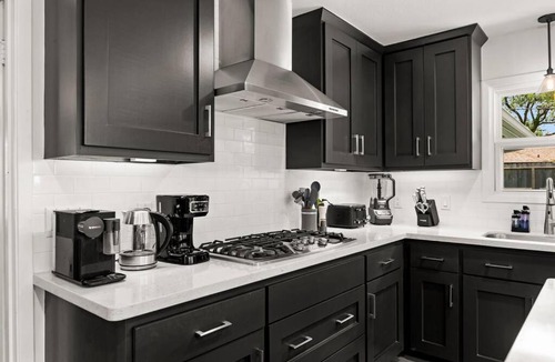 Braeswood Place House | Stunning Pool and Chefs Kitchen NRG MedCenter