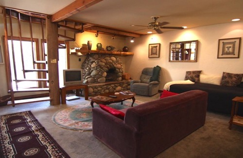 Bisbee House | Stunning views, steps to Main Street. Family and pet-friendly. Wi-fi and parking