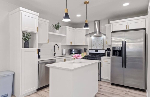 Biggs Field House | Stylish 3BR 2 Living Areas 10 Min to Airport