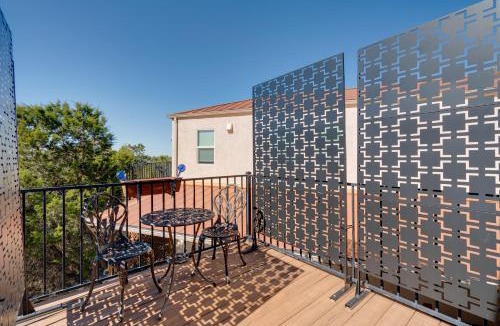 Hughes Park Lake Apartment | Stylish Apt Near Lake Travis w/Entertainment