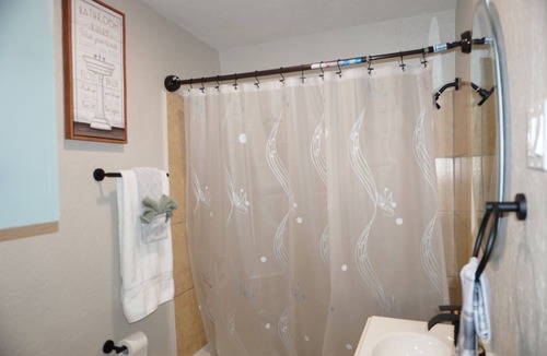 Baytown House | Stylish Cozy Townhouse Near Major Highways