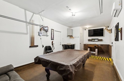 Fort Worth House | Stylish New Home Near the Fort Worth Stockyards — 2 Minutes Away, Sleeps 8