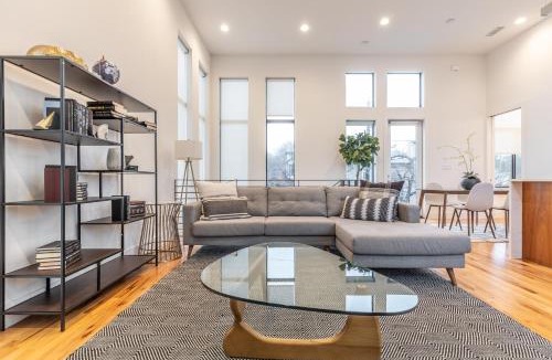 Knox - Henderson House | Stylish & Perfectly Located Luxury 2-Bed Townhome