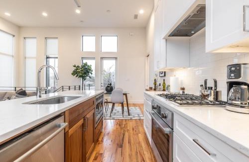 Knox - Henderson House | Stylish & Perfectly Located Luxury 2-Bed Townhome