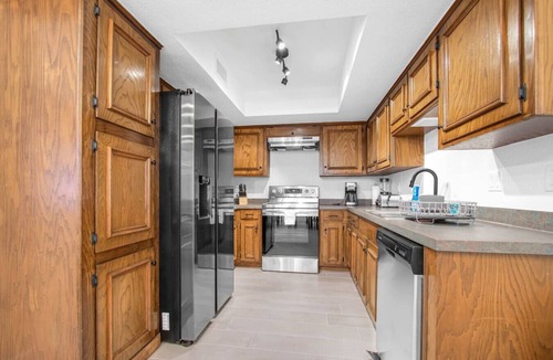 Bandolero - Tarascas House | Stylish Retreat w/Private Patio, King Bed and BBQ