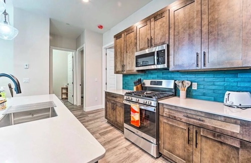 Purgatory House | Summer Vibes Only: Jacuzzi + Lake Views Just Minutes from Durango Tesla Charger