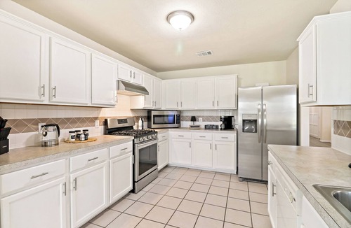 Barker House | Sunlit 3BR Modern Retreat Near 3 Highways