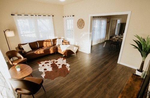 McKinney House | Sunny and spacious house in Downtown McKinney!
