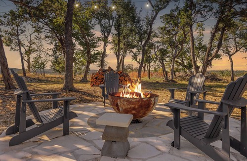 Blanco Cabin | Sunrise Bluff Cabin | Romantic Blanco Retreat with Hill Country Views & Fire Pit
