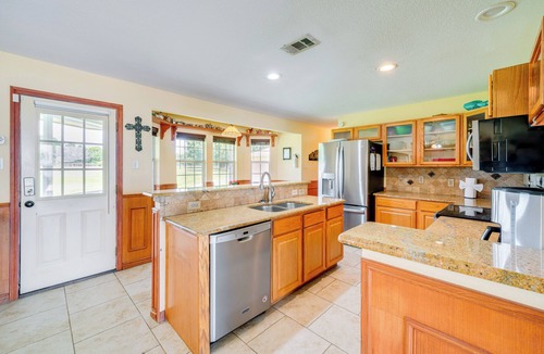 Kerens House | Sunrise Cove RC LLC: Lakefront Home w/2 Casitas!