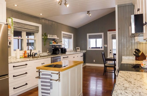 Carden Cottage | Sunrise/Sunset Lakefront 4-Season Cottage Retreat