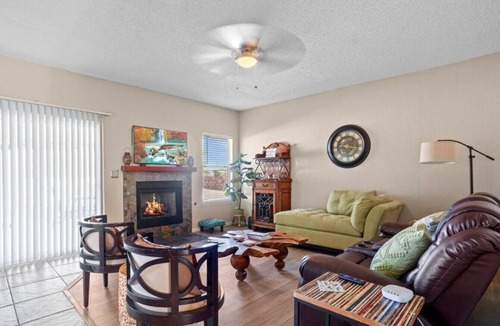El Paso House | Sunset Escape – Parkside Retreat