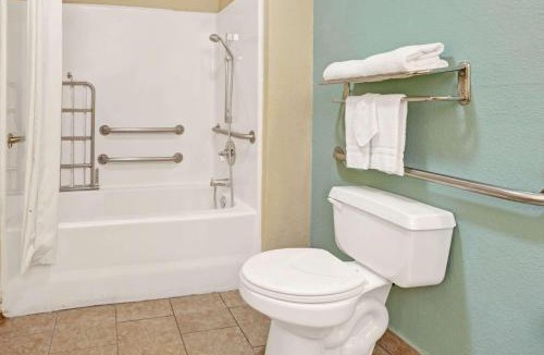 White Rock Hills Hotel | Super 8 Dallas East Near Fair Park Downtown