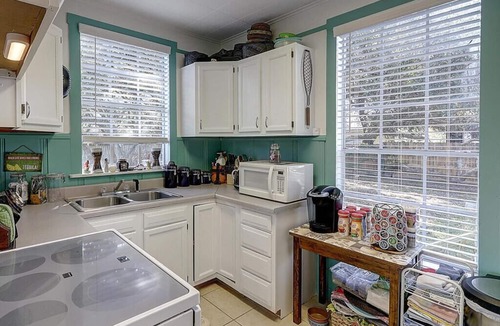 Fulton House | SUPER CUTE COASTAL BEND COTTAGE! Book your July & August 2026 summer vacay soon!