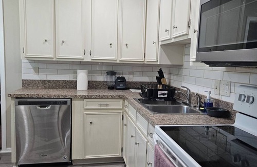 Mesquite House | SUPERHOST Spacious Praise Luxury 4BR/3Bath/Crib/GameTable/Convention Center/BBQ