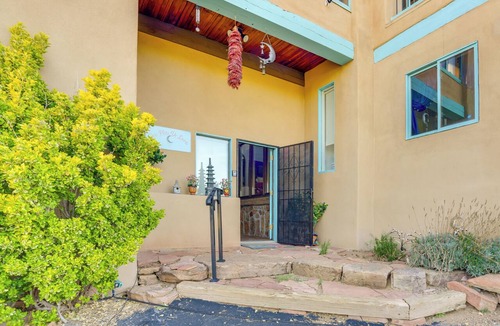 Canoncito Apartment | Surrounding Mtn Views! Quaint Santa Fe Retreat