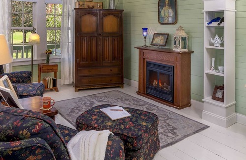 Rayne Cottage | Sweet Surrender Cottage: Romantic Cottage in Cajun Country