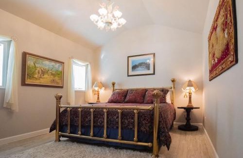 Comfort House | Tank House Stay for 2 in Comfort Texas Access to Pool Hot Tub