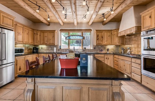 El Prado House | Taos Mountain House - Views, Hot Tub, Pet Friendly