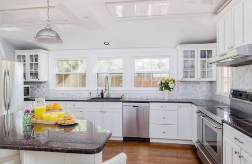Tarrytown House | 🌿 Tarrytown Haven with Pool + Putting Green | Austin Songbird 🎶