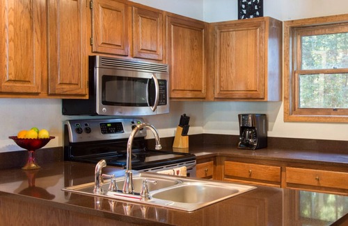 Taos Ski Valley Condo | Tasteful Bi-Level Condo with Wood Fireplace and WifI