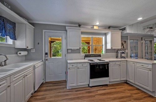 Pottsboro House | Texoma/Tanglewood Highport Marina - Adorable Cottage!
