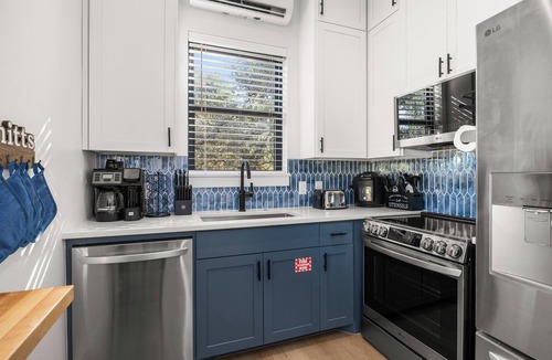 Boerne Cottage | The Acorn Haus ~ Cute Hill Country Tiny Home with private hot tub!