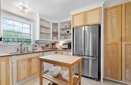 Weatherford House | The Annie, 2 Bed- 1 Bath Charming and Newly Renovated Home - "A Guest Favorite!"