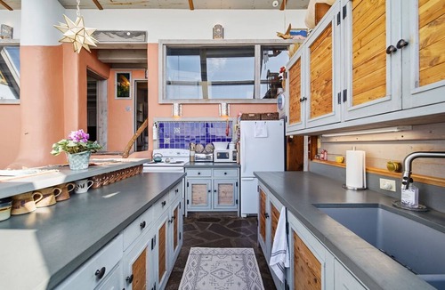 Arroyo Hondo House | The Artsy Earthship - Incredible Taos Mountain View!